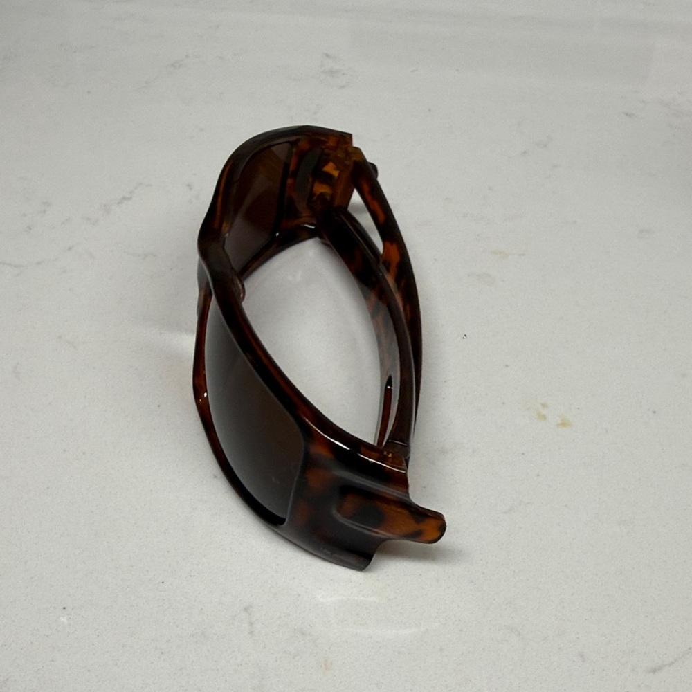 Elegant Tortoise Shell Sunglasses - Picture 12 of 14